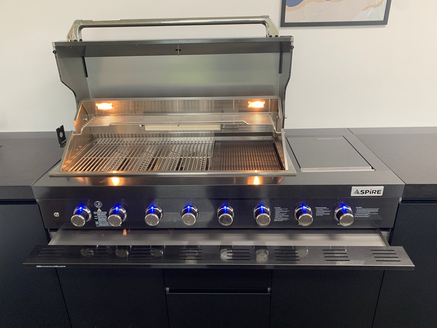 Aspire 6 Burner NAT GAS Combination with Grill cabinet, Double door Refridgerator, and Sink Cabinets :NATURAL GAS (does not include hose & Nat gas governor, they are supplied by an authorised Gas fitter / plumber)