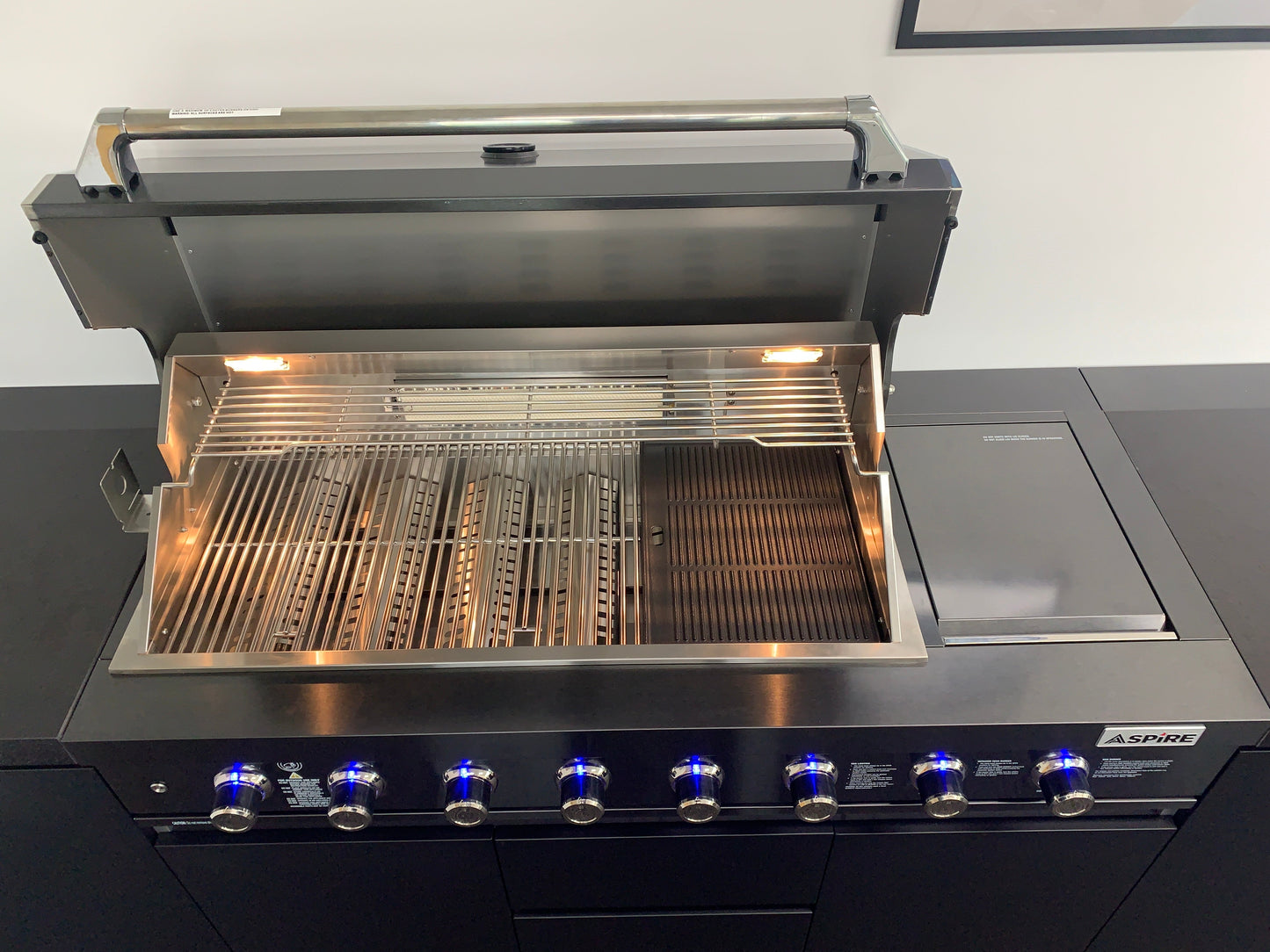 Aspire 6 Burner NAT GAS Combination with Grill cabinet, Double door Refridgerator, and Sink Cabinets :NATURAL GAS (does not include hose & Nat gas governor, they are supplied by an authorised Gas fitter / plumber)